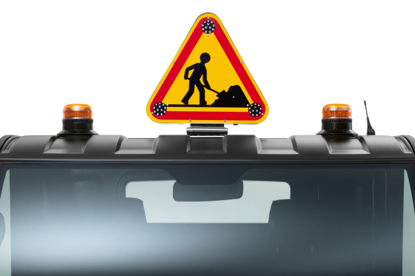 Autovehicule care nu necesită permis de conducere AIXAME-TRUCK 2 girofaruri, pe lateralele cabinei, iar pe centru 1 kit triunghi reflectorizant